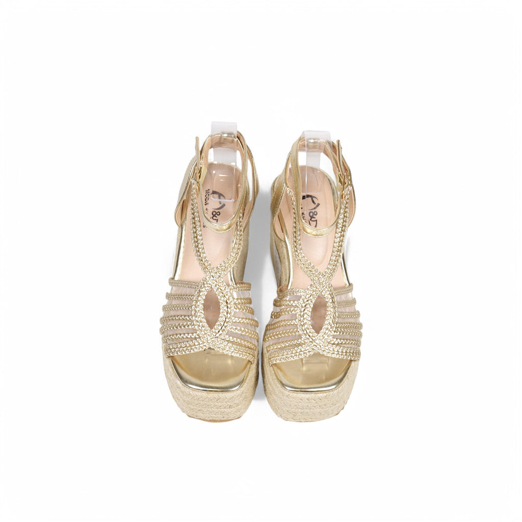 Sandalias de cuña doradas con tiras trenzadas