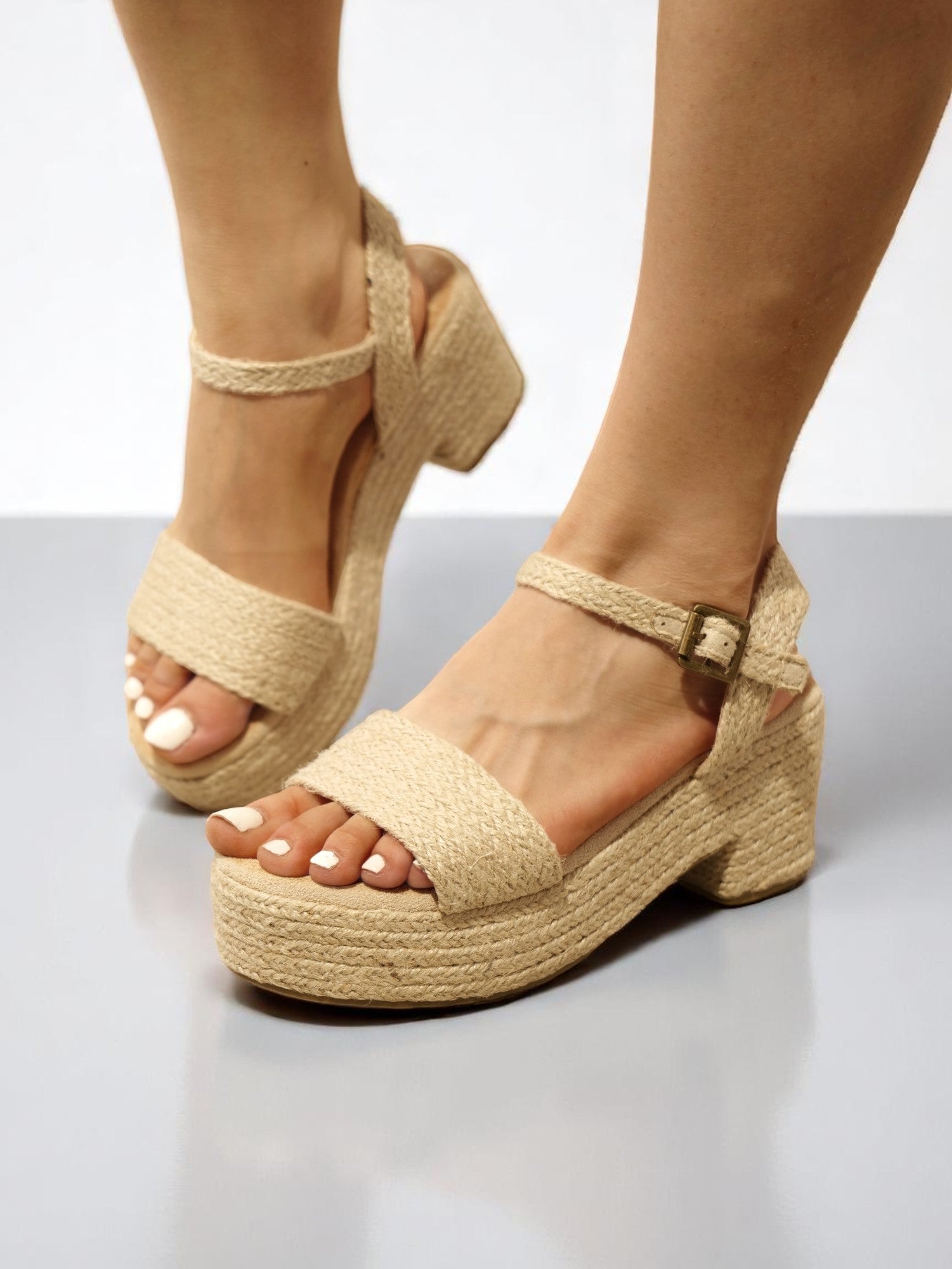 Sandalias con tacón ancho forrado en yute