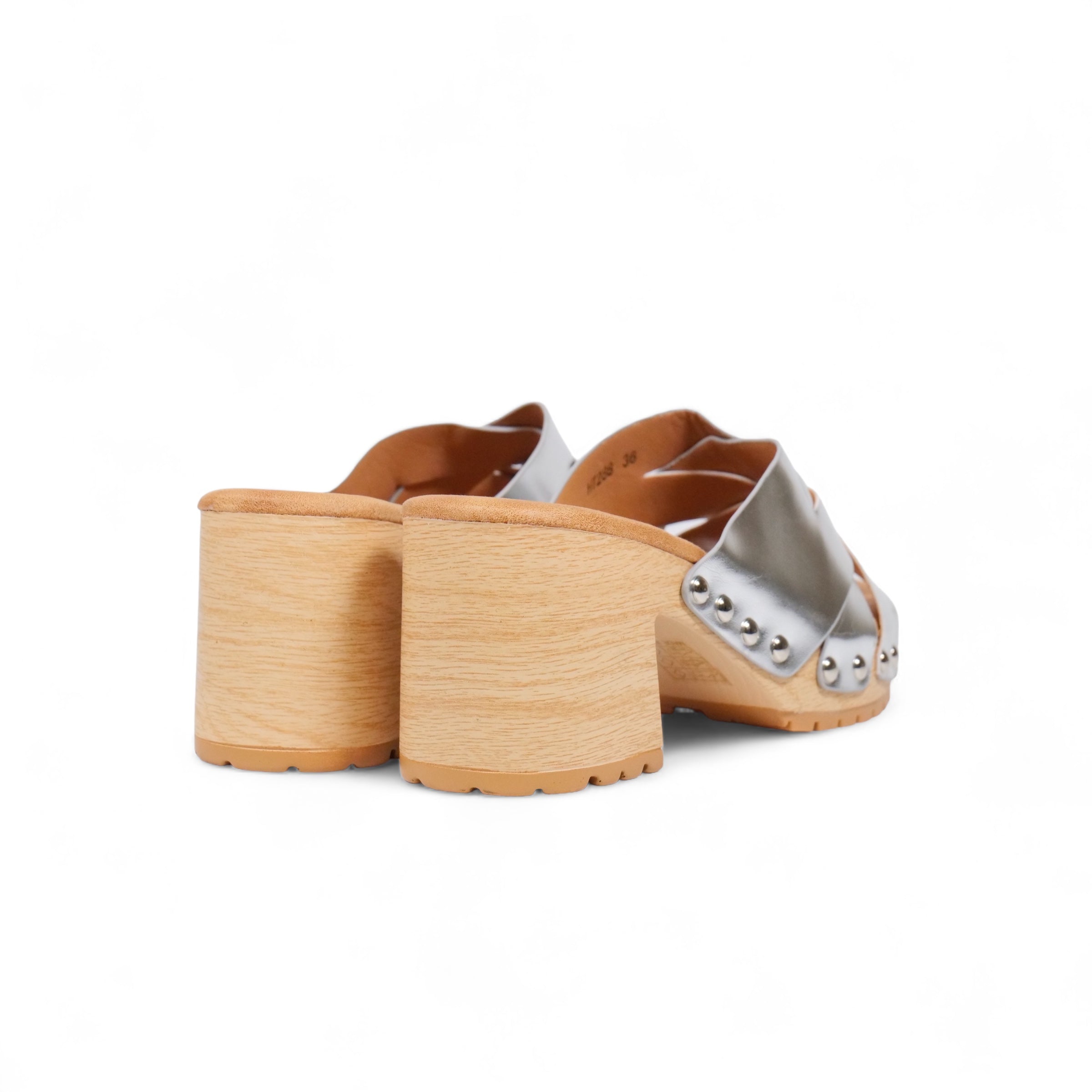Sandalias de tacón tira ancha con tachuelas