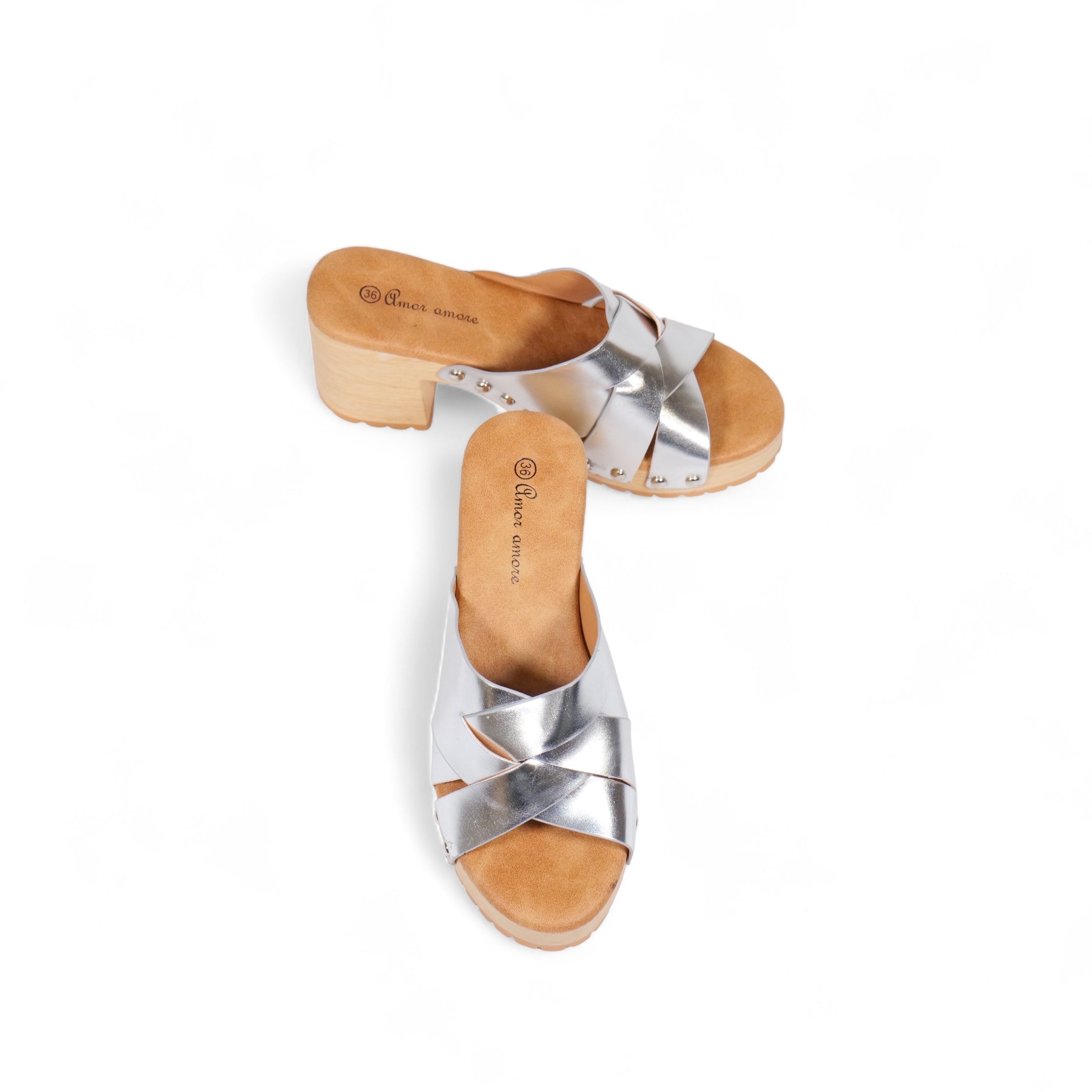 Sandalias de tacón tira ancha con tachuelas
