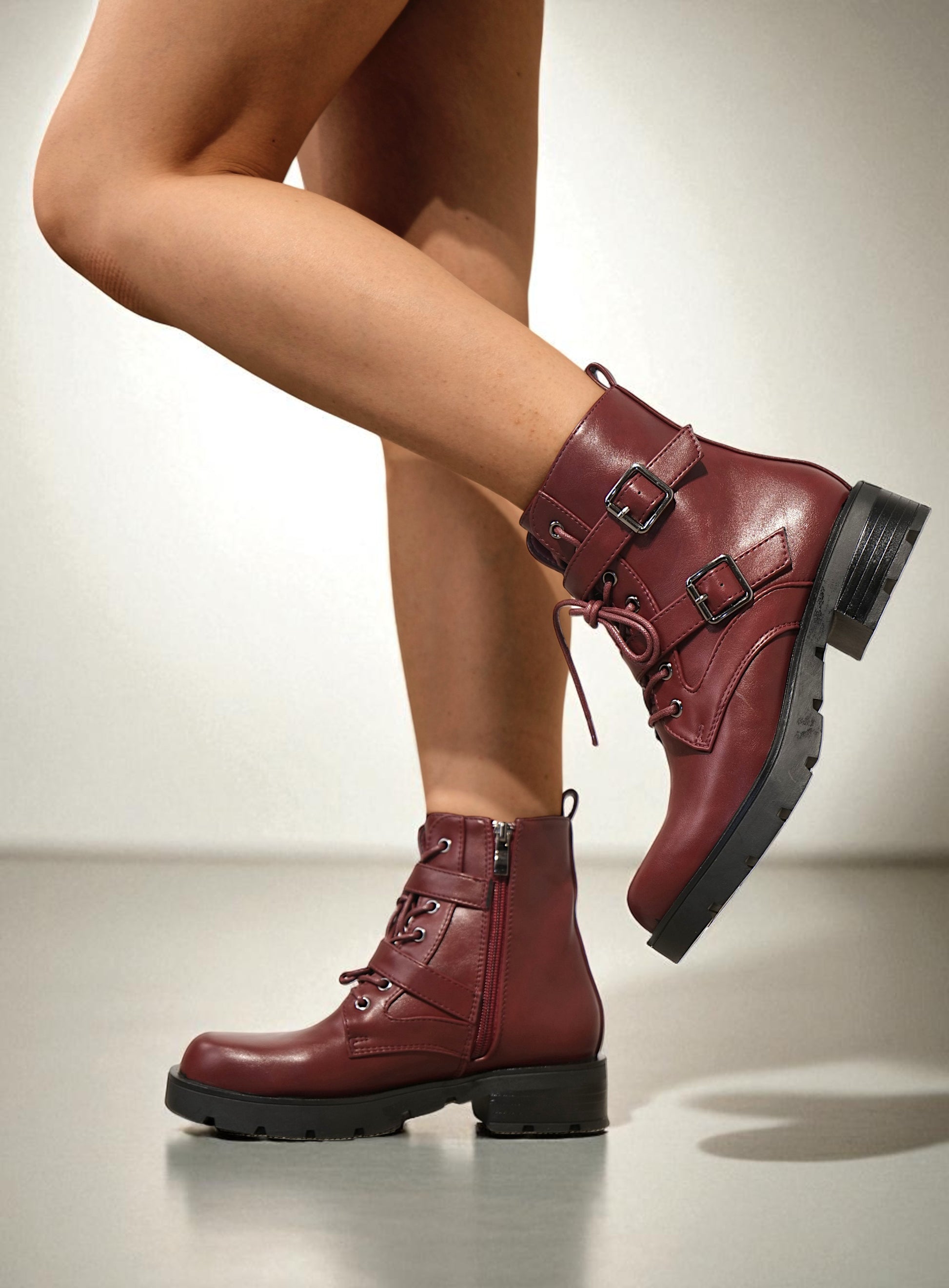 Botines de Mujer Estilo Militar con Cordones, Hebillas y Cremallera Lateral