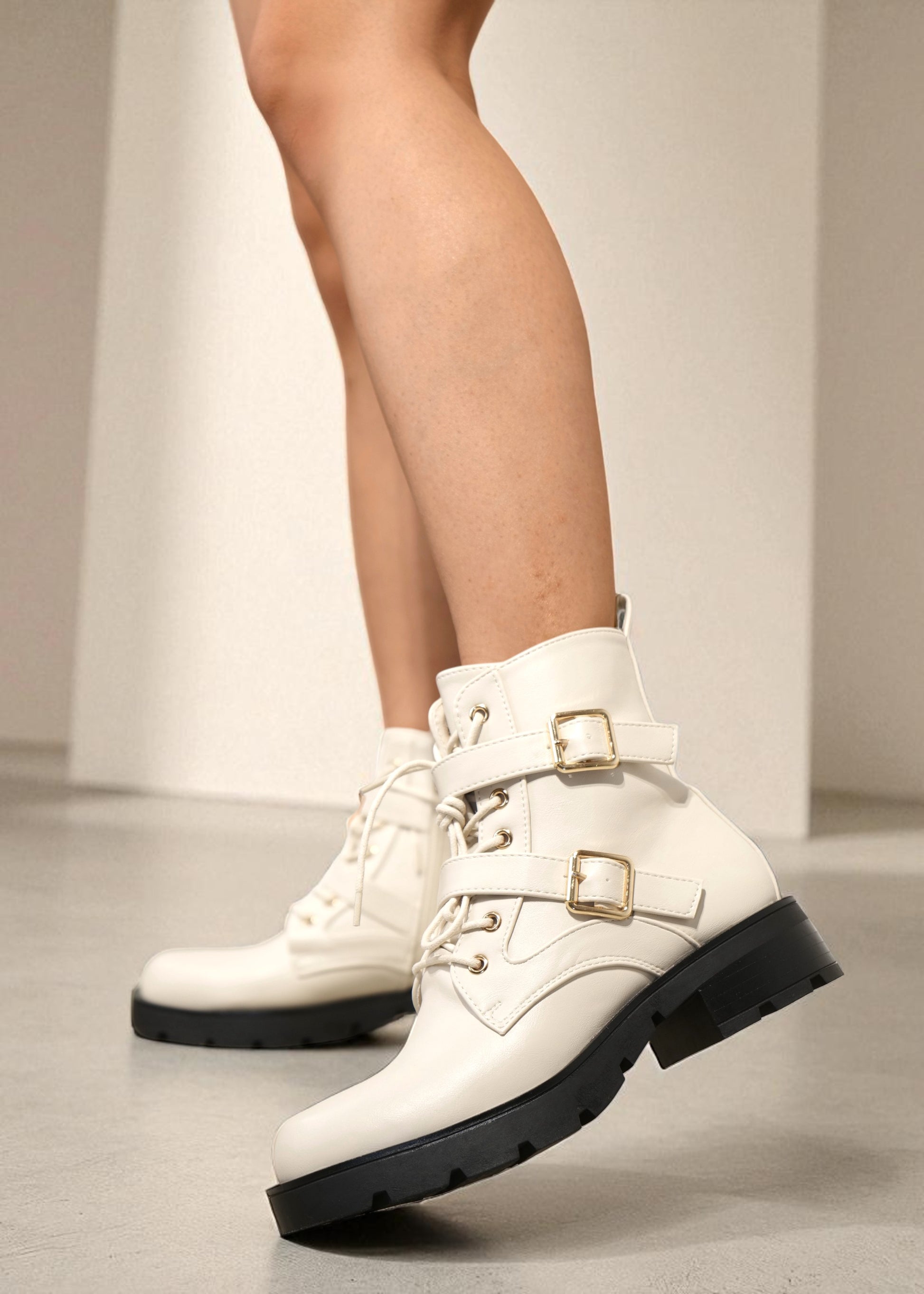 Botines de Mujer Estilo Militar con Cordones, Hebillas y Cremallera Lateral