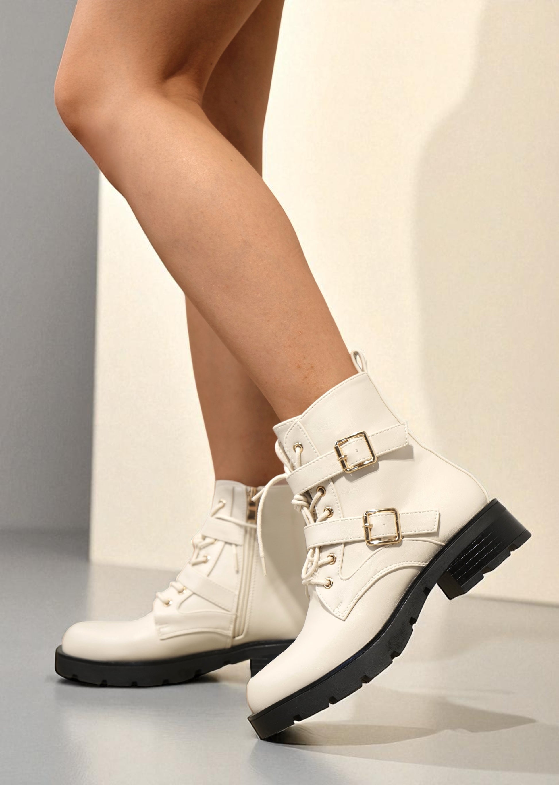 Botines de Mujer Estilo Militar con Cordones, Hebillas y Cremallera Lateral