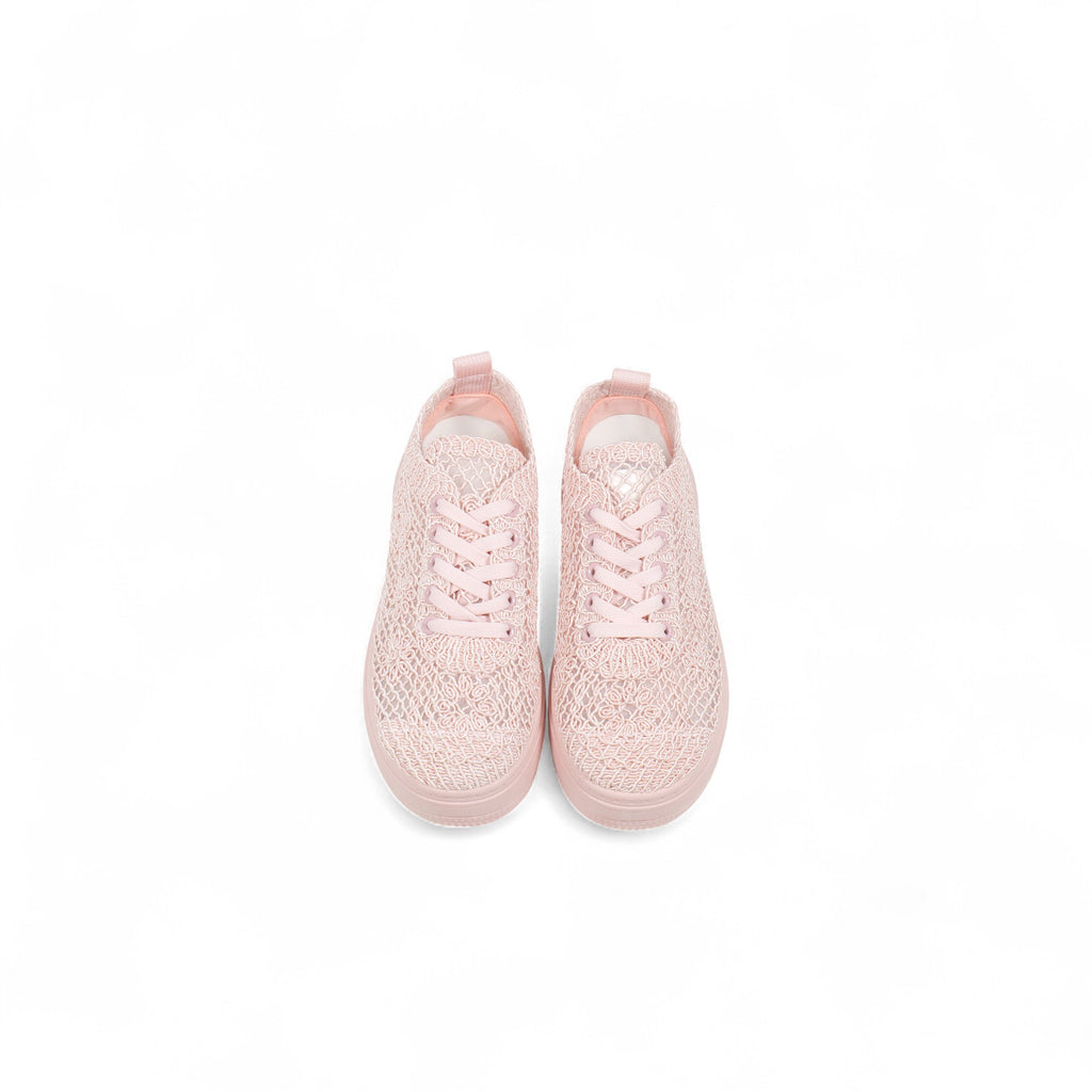 Tenis casual con encaje floral y plataforma ligera