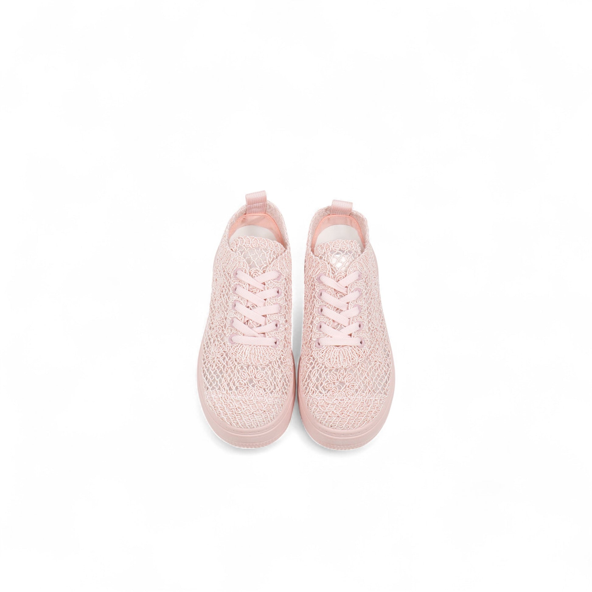 Tenis casual con encaje floral y plataforma ligera