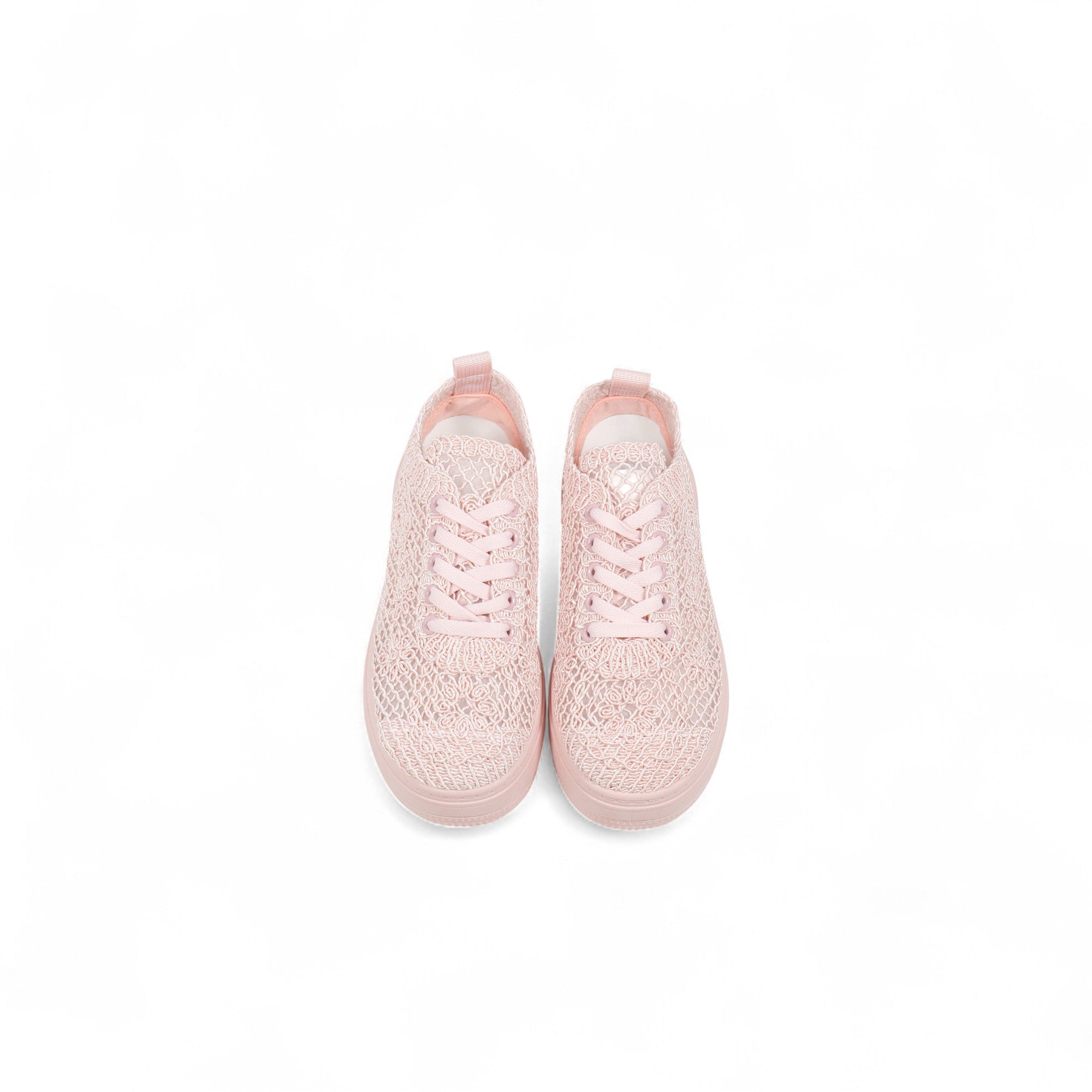 Tenis casual con encaje floral y plataforma ligera