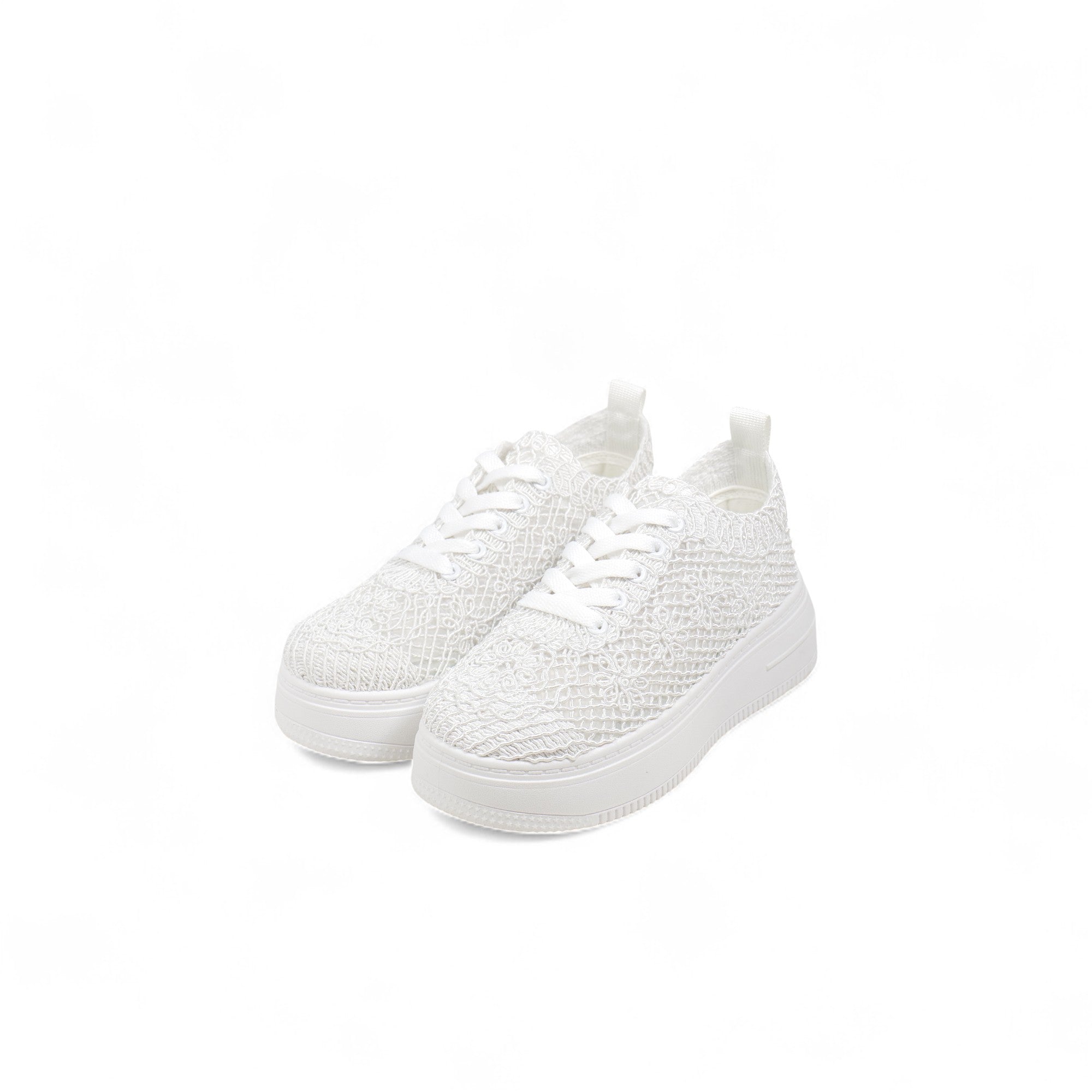 Tenis casual con encaje floral y plataforma ligera