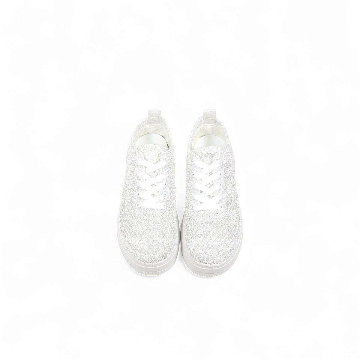 Tenis casual con encaje floral y plataforma ligera