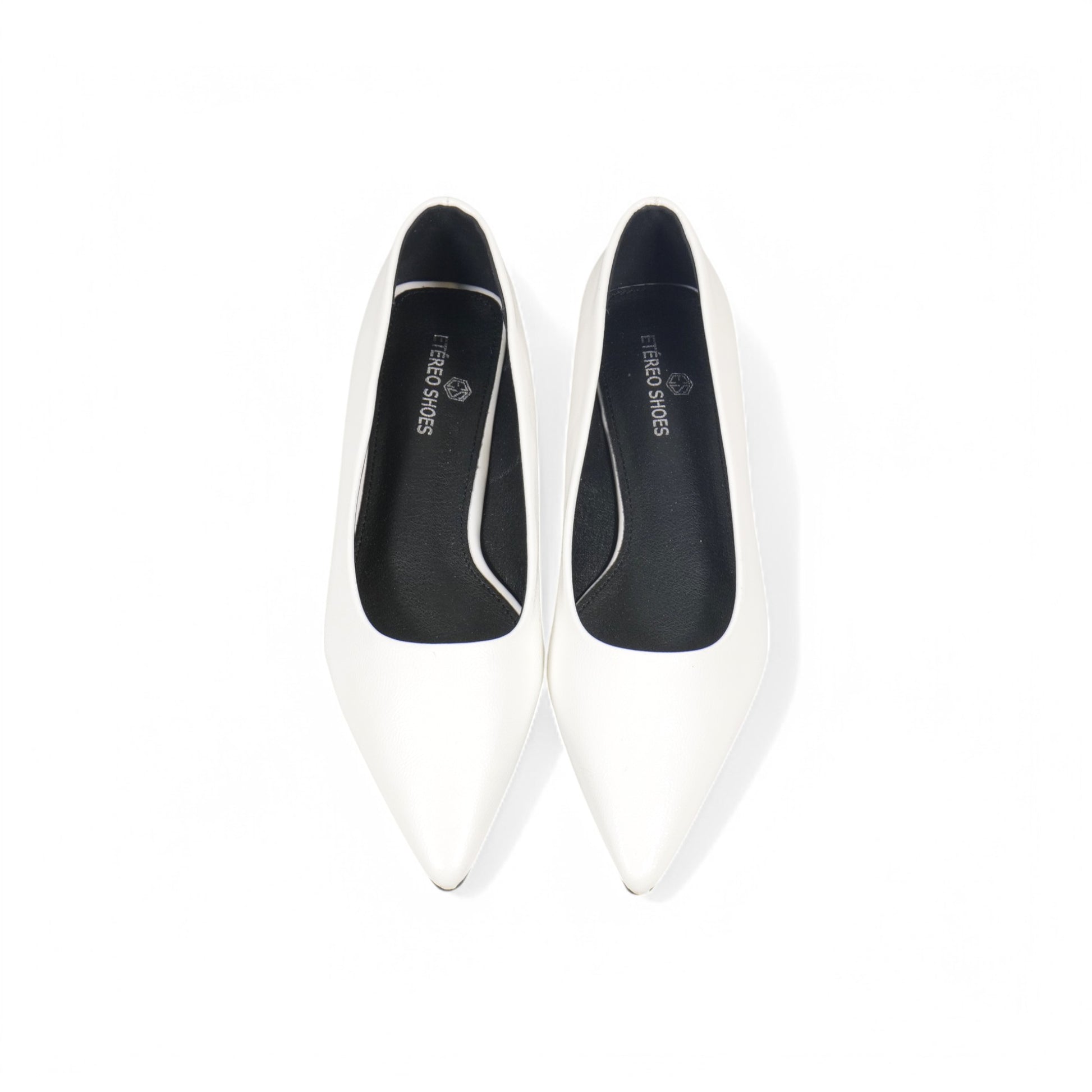 Zapatos de salón planos con punta fina efecto charol de color liso