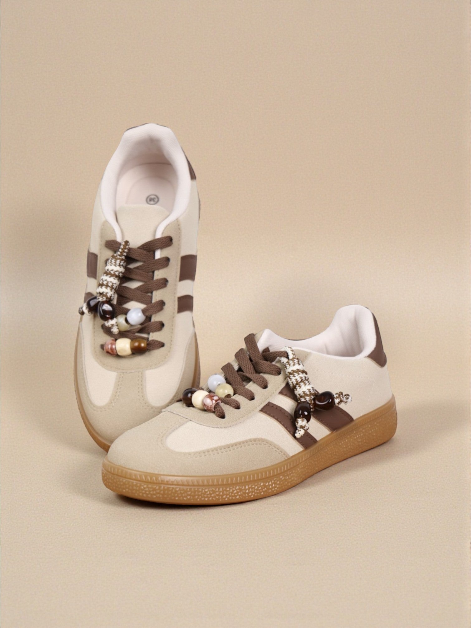Zapatillas Deportivas Mujer Estilo Casual con Cordones Decorativos y Cuentas, Sneakers Urbanas en Gamuza Sintética Beige y Marrón, Suela Antideslizante Color Caramelo para Diario