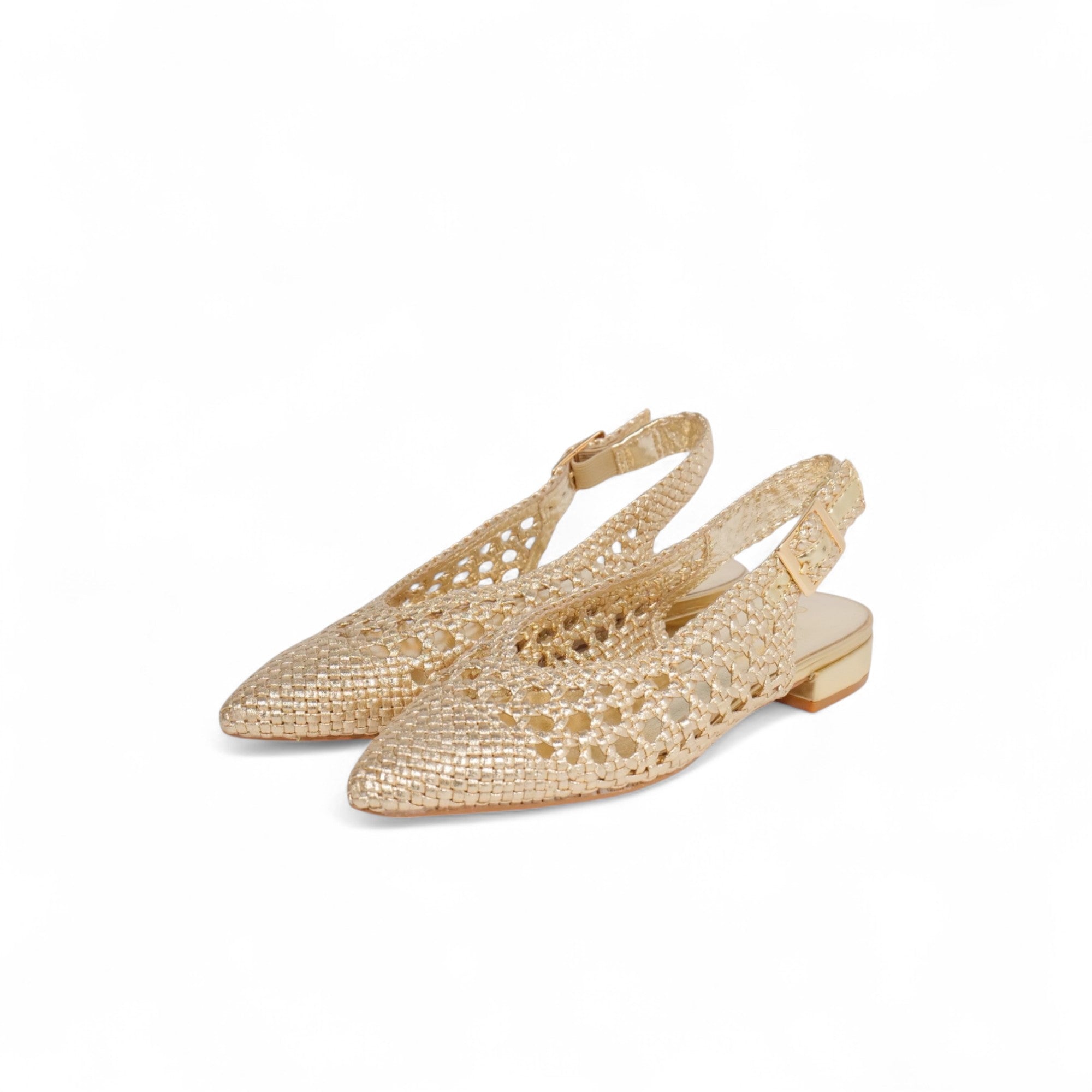 Zapatos slingback planos para mujer con punta fina, diseño trenzado calado en cuero sintético metalizado, sandalias cerradas elegantes con talón abierto y pulsera ajustable para fiesta, eventos y looks de verano