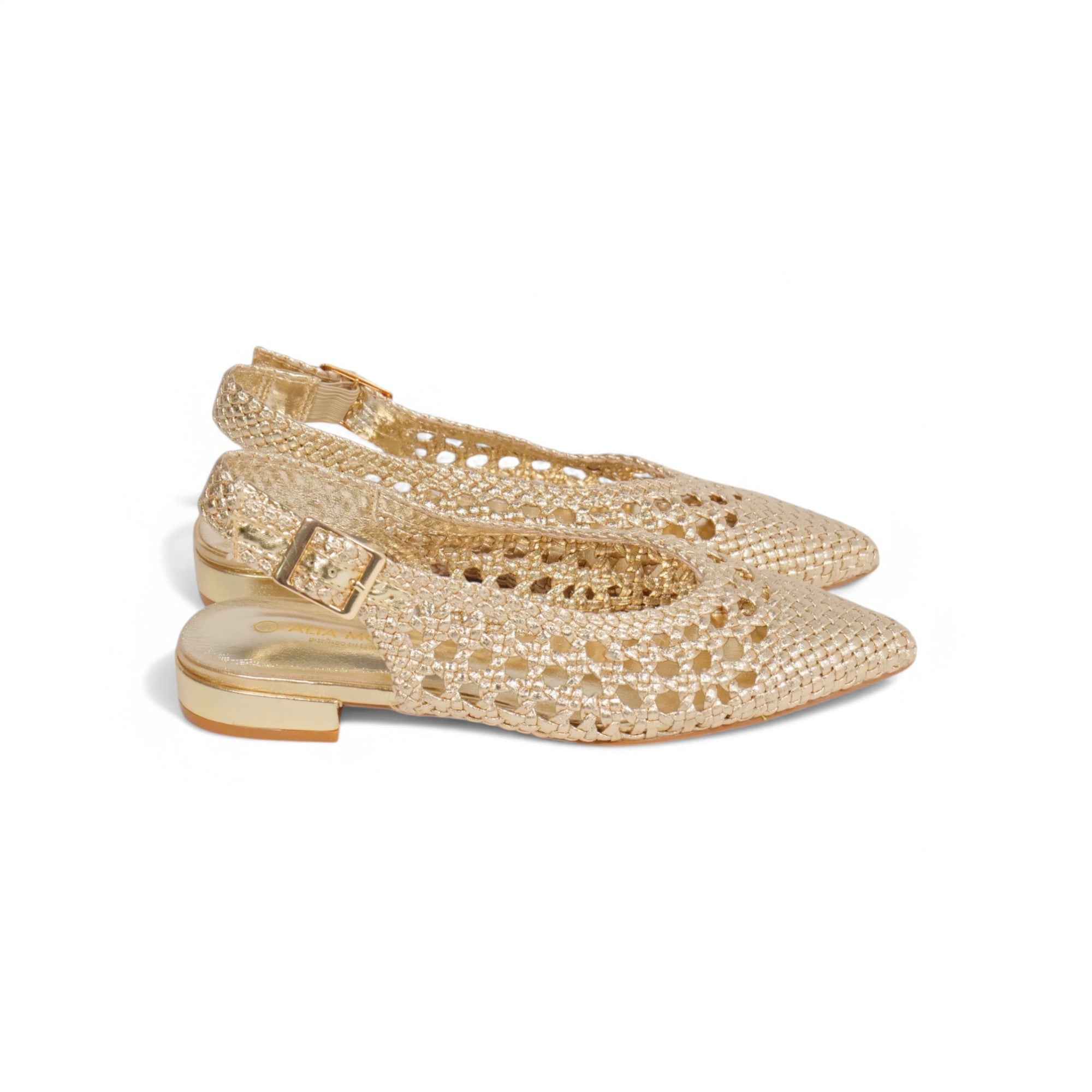 Zapatos slingback planos para mujer con punta fina, diseño trenzado calado en cuero sintético metalizado, sandalias cerradas elegantes con talón abierto y pulsera ajustable para fiesta, eventos y looks de verano