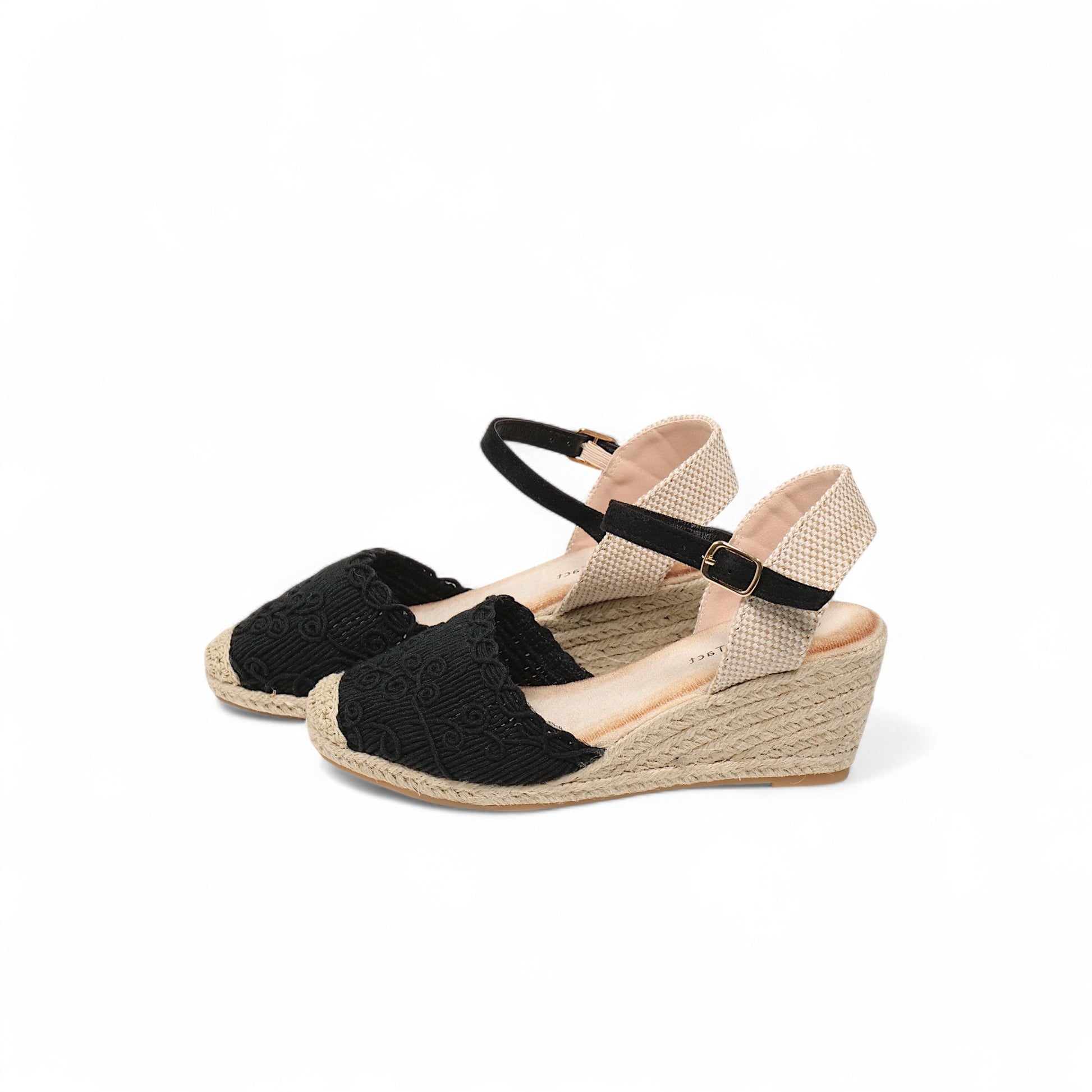 Sandalias de cuña con bordado artesanal y correa metálica