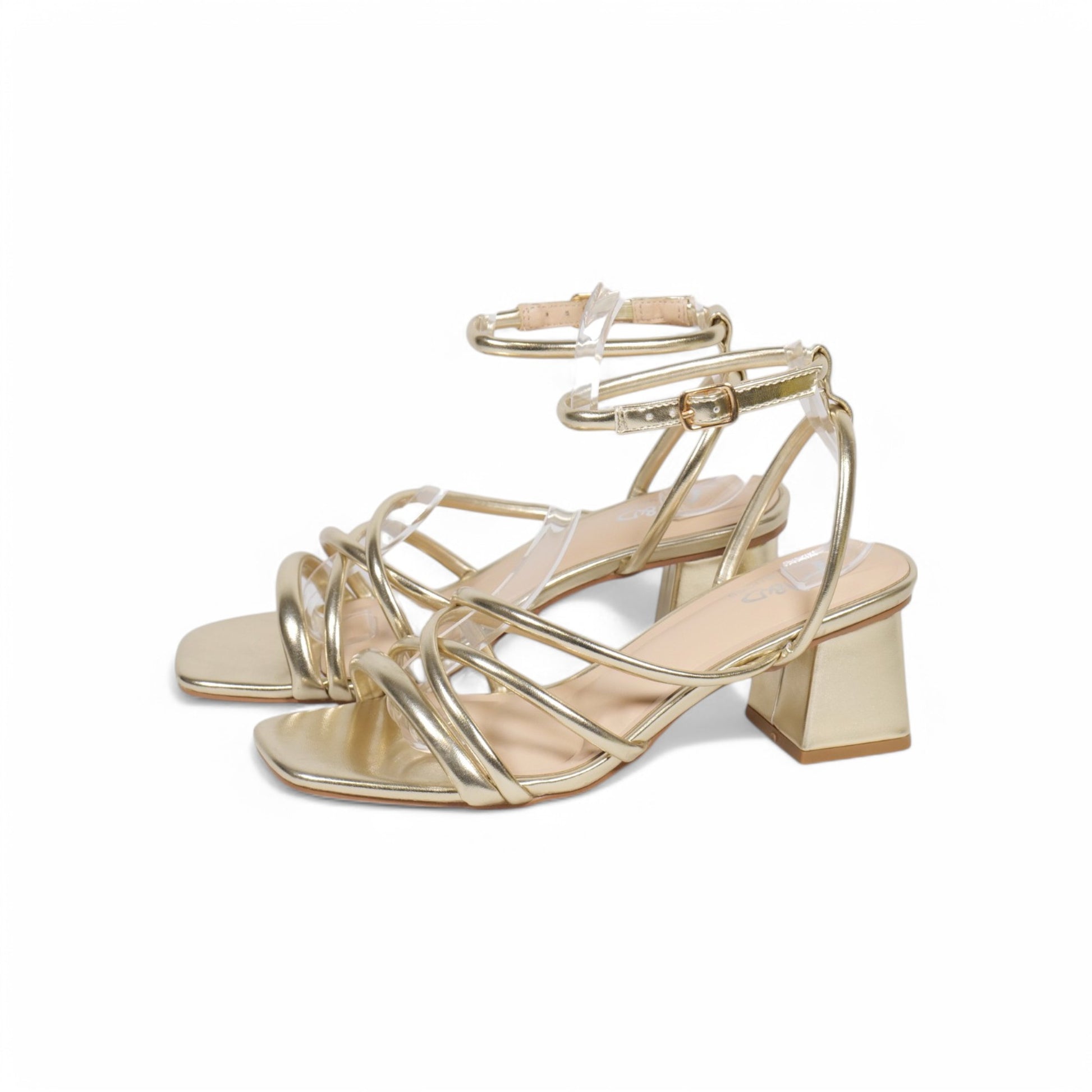 Sandalias de tacón bajo y cuadrado cubiertas de tiras finas metalizadas