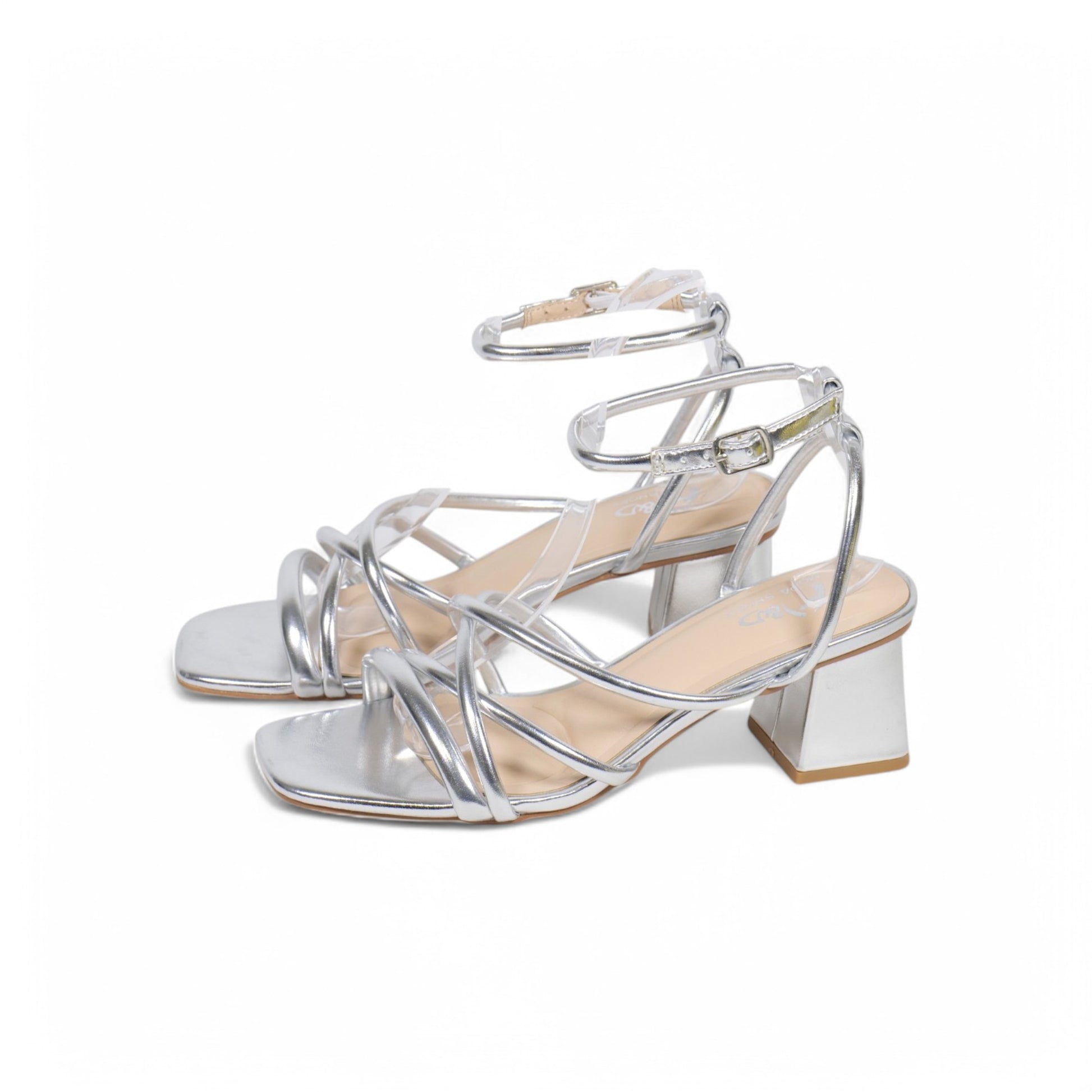 Sandalias de tacón bajo y cuadrado cubiertas de tiras finas metalizadas