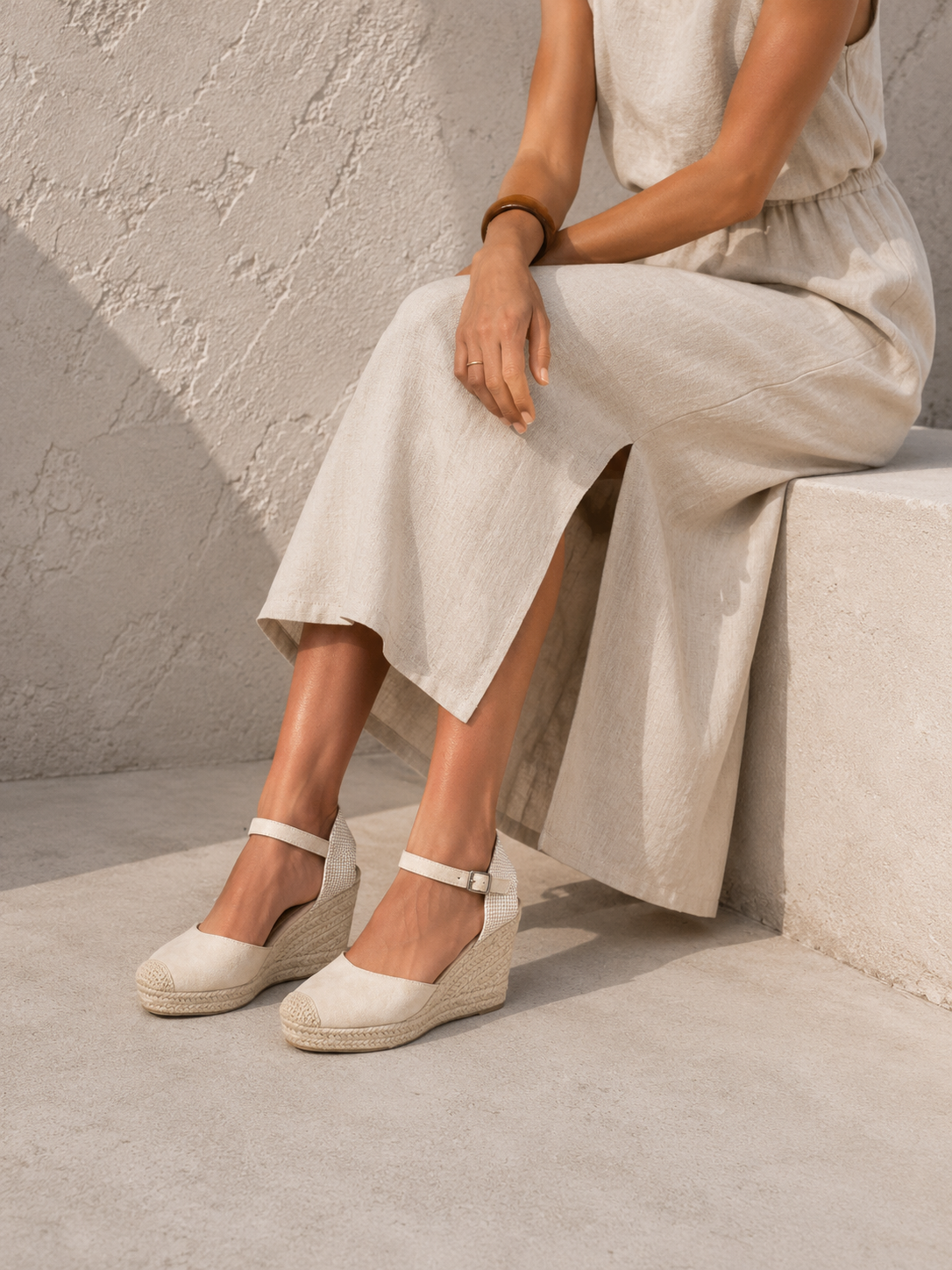Alpargatas de Cuña Alta con pulsera al tobillo y acabado efecto ante, sandalias elegantes y cómodas para verano, bodas, eventos y looks casual chic