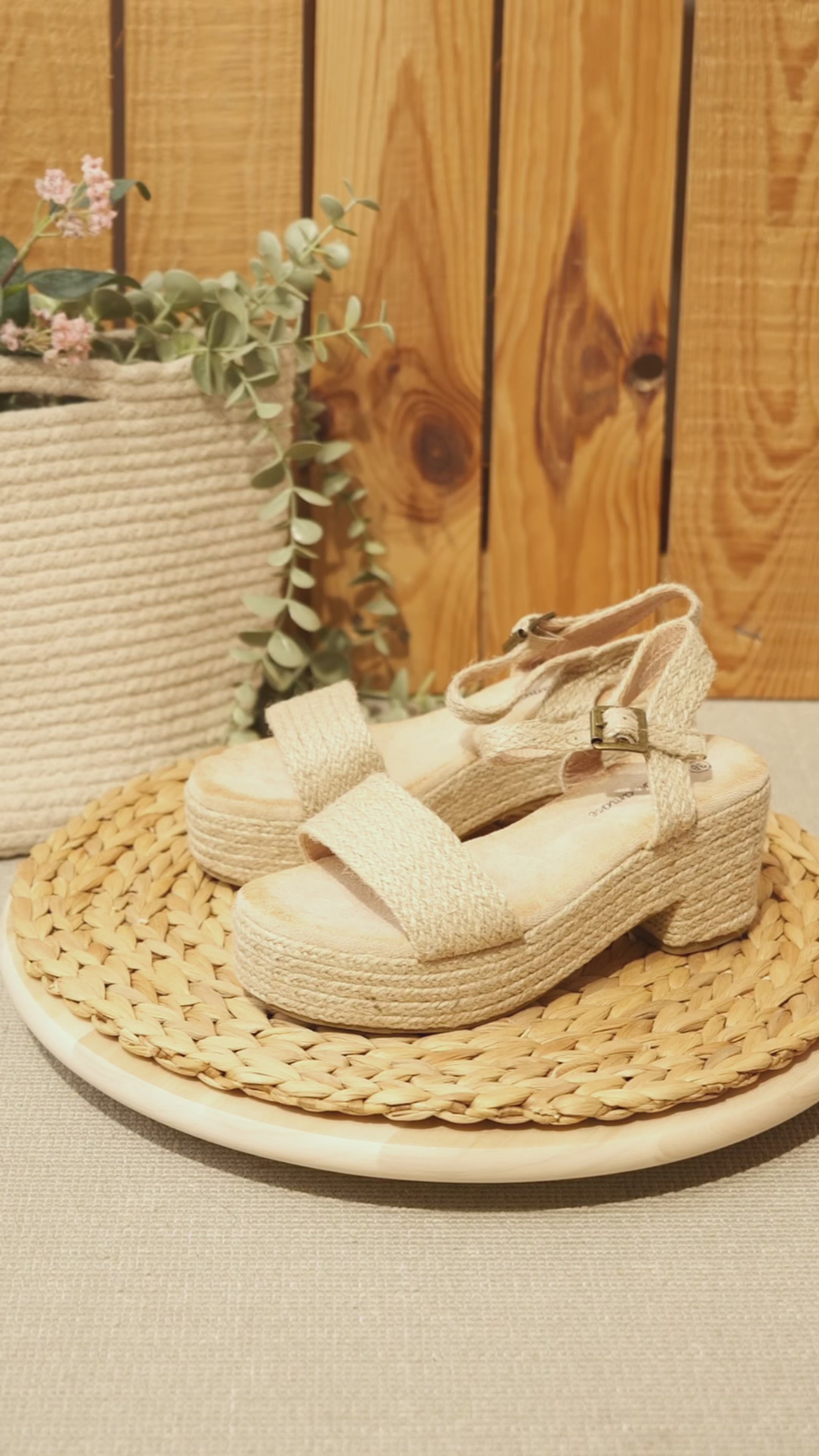 Sandalias con tacón ancho forrado en yute